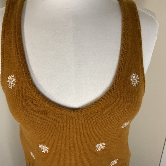 Madewell Floral-Embroidered V-Neck Sweater Tank in the color Acorn 55% Wool SZ S - Picture 4 of 7